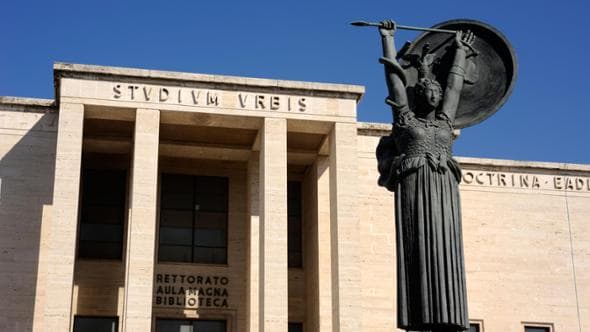 Chi guiderà la Sapienza? Cinque candidati e la sfida per l’autonomia | Il numero in edicola