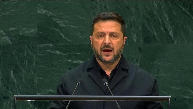 Zelensky: "Fermate Putin 'paziente zero'. Presto in battaglia deciderà l'intelligenza artificiale"