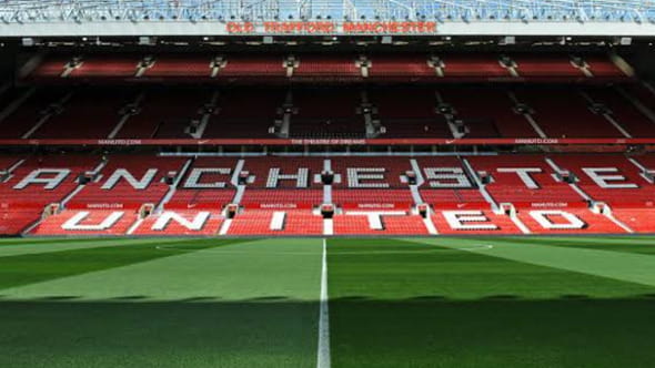 Se sei al verde, venditi il prato: la scelta del Manchester United per risanare le casse