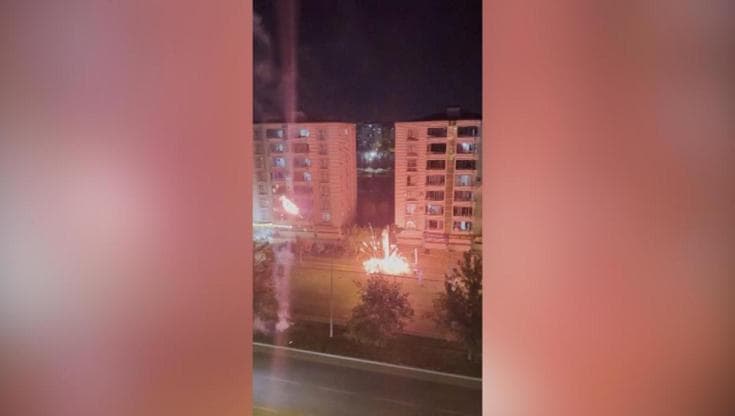 Turchia, filmano i fuochi d'artificio dal balcone e vengono colpiti: l'incidente in soggettiva