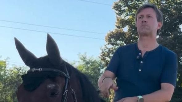 Dario Nardella a cavallo contro il caro carburanti | L'articolo