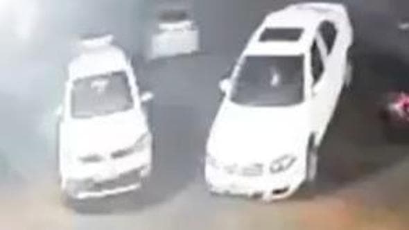 Brasile, la furia del vento è inarrestabile: un'automobile sollevata da terra finisce contro un altro veicolo
