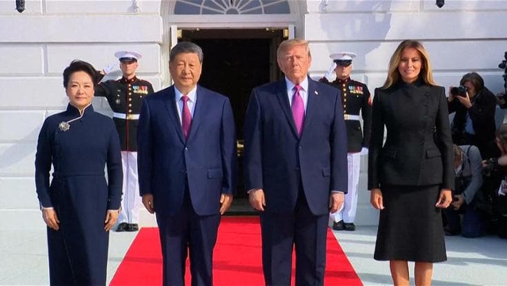 Xi alla Casa Bianca, Trump srotola il tappeto rosso: l'accoglienza 'regale' del presidente Usa