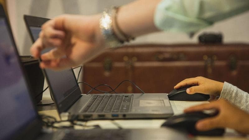 Dalle aziende alle scuole: pc rigenerati, con IA locale e formazione, contro lo spreco elettronico