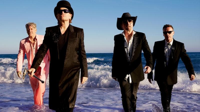 U2, il nuovo disco è Carnaval De Luz. Bono: “Chitarre a tutto volume e lacrime d’argento”