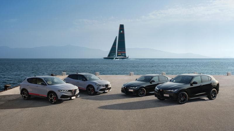 Junior, Tonale, Giulia e Stelvio si vestono con i colori e i materiali ispirati all’America’s Cup.