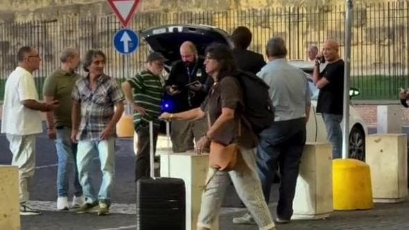 Stazione Termini, blitz dell'assessore Onorato contro i tassisti furbetti: "Spennano i turisti"