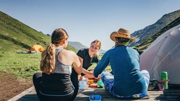 Ballare, viaggiare, pedalare, camminare: le community che aiutano le donne a riappropriarsi del proprio tempo libero