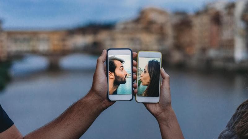 “Dimmi cosa leggi”: come cambiano le app d’incontri