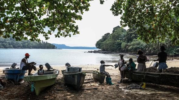 Golfo di Guinea, magnate paga abitanti per preservare l’ambiente. Motivo? Salvare il suo ecoturismo