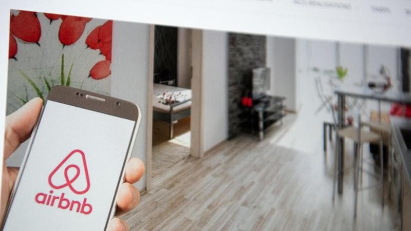 Casa devastata dopo affitto, danni per 2000 euro ma Airbnb non rimborsa: “Ora valuto azione legale”