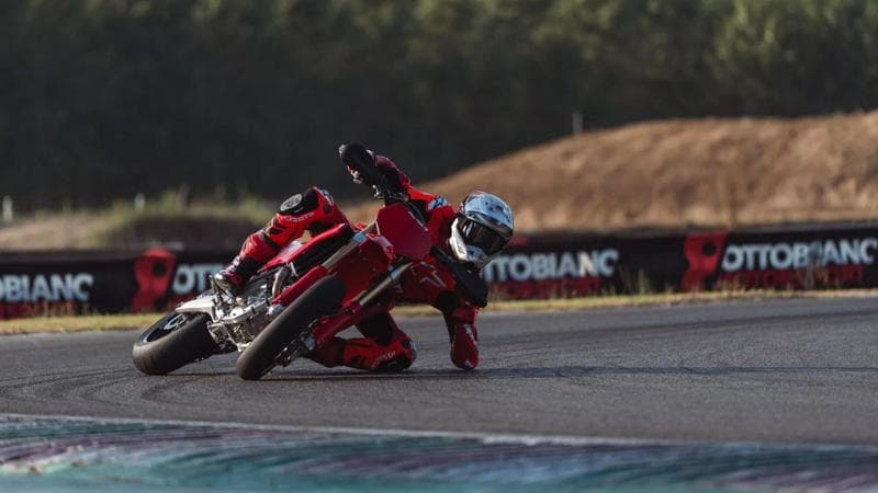 Desmo450 SM, arriva la prima supermotard racing Ducati