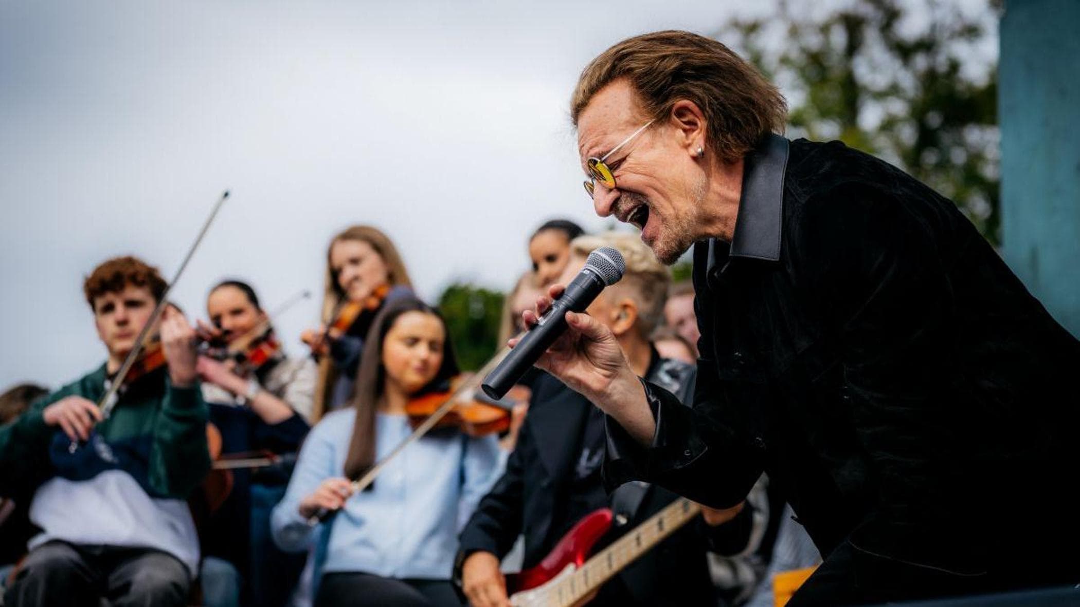 u2 la nuova era riparte dalle origini il live tra i ragazzi della scuola dove tutto ebbe inizio da Repubblica.it u2 la nuova era riparte dalle origini il live tra i ragazzi della scuola dove tutto ebbe inizio