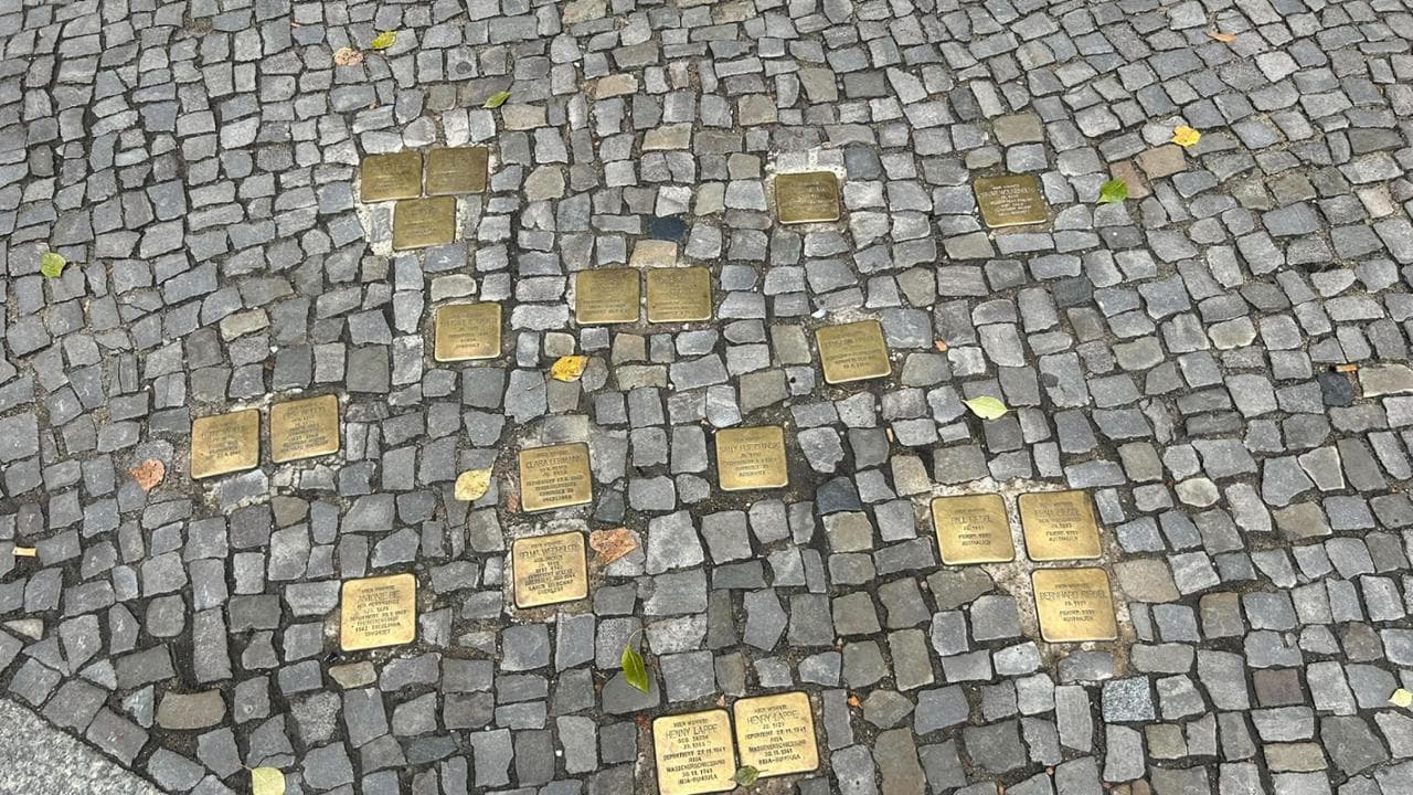 “Basta pietre di inciampo”. In Sassonia la Cdu con l’Afd: ira del comitato Auschwitz