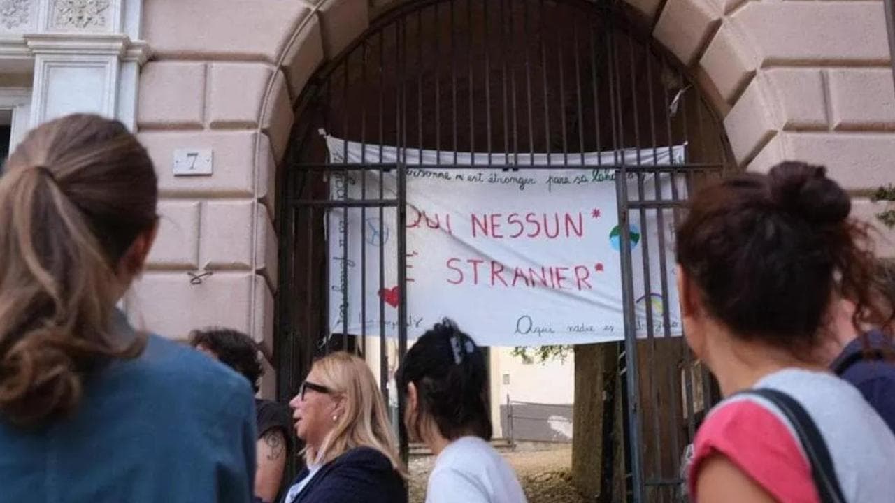 Il decreto atteso al Colle, slitta la firma. E nelle classi è già protesta