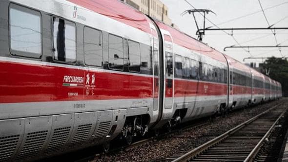 Trenitalia taglia i prezzi degli abbonamenti dell’Alta velocità. Ma la prenotazione sarà a pagamento