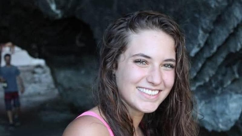 Ragazza italiana precipita da una cascata nello Sri Lanka e muore. Si era arrampicata per una foto