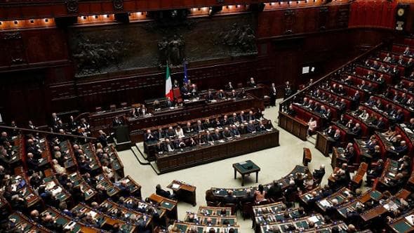 Centrodestra contro l'ex generale: “Indegno e volgare”. Lui replica: “Accuse senza concretezza, cercate altrove”