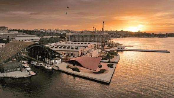 Orientale e femminile, corre a Istanbul la Via della seta dell’arte