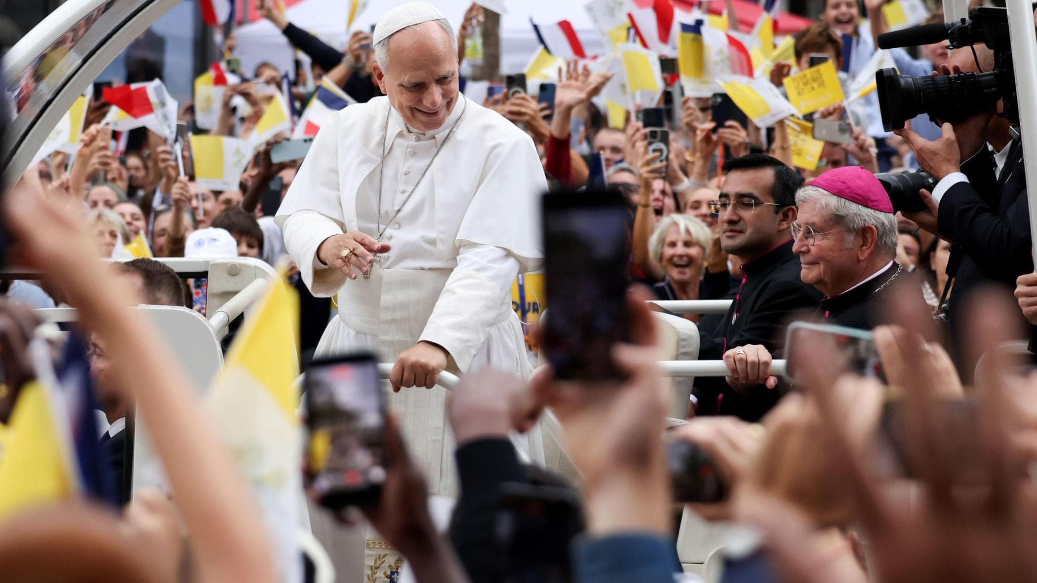 Parigi val bene una messa: 800mila abbracci per Papa Leone