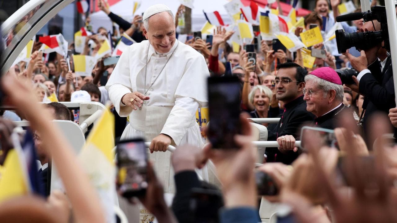 Parigi val bene una messa: 800mila abbracci per Papa Leone
