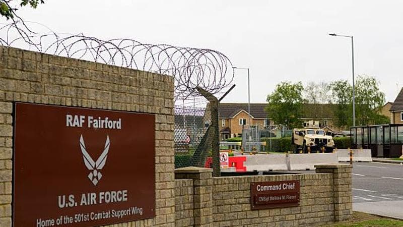 Anteprima: Gran Bretagna, 5 arresti per esplosivi vicino base Raf usata da Usa. Trump: “Volevano far…