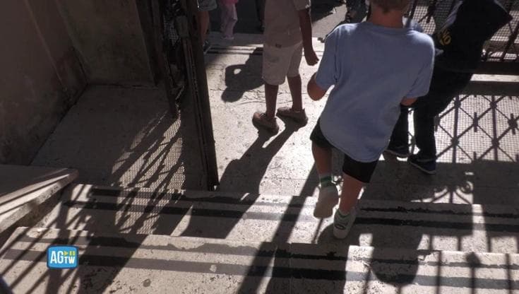 "Mamma, dobbiamo cambiare scuola perché siamo neri?": l'effetto decreto legge con il tetto stranieri