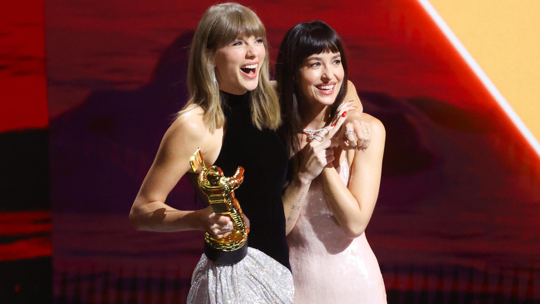 Mtv video music awards, Madonna apre lo show. Taylor Swift la più premiata della storia