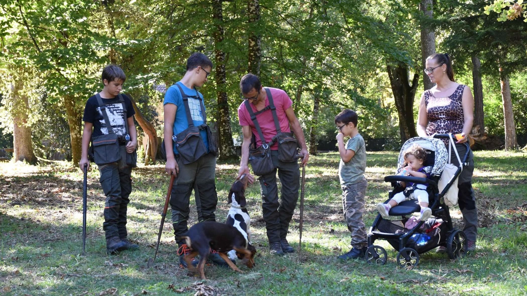 pap224 mamma e tre figli se cercare tartufi 232 affare di famiglia viene pure la piccola di 18 mesi da Repubblica.it pap224 mamma e tre figli se cercare tartufi 232 affare di famiglia viene pure la piccola di 18 mesi