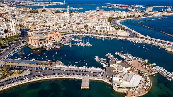 Viaggi: Bari, Bologna e Napoli le destinazioni italiane più indicate per una vacanza a ottobre
