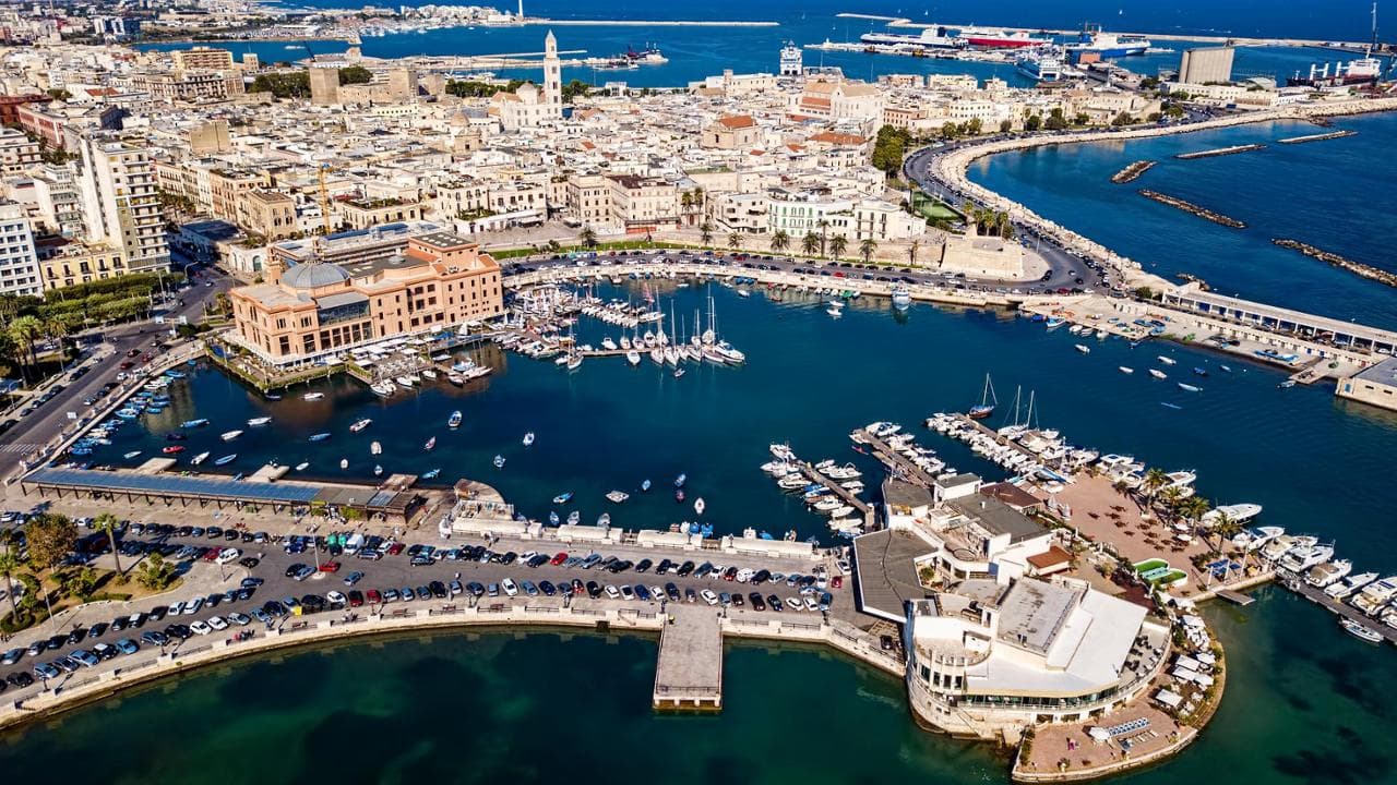 Viaggi: Bari, Bologna e Napoli le destinazioni italiane più indicate per una vacanza a ottobre
