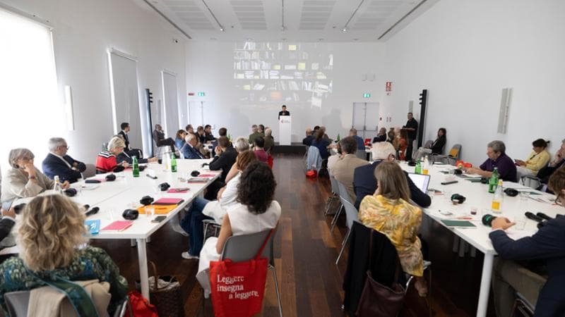 I tavoli di discussione dell'evento Feltrinelli al museo Maxxi di Roma