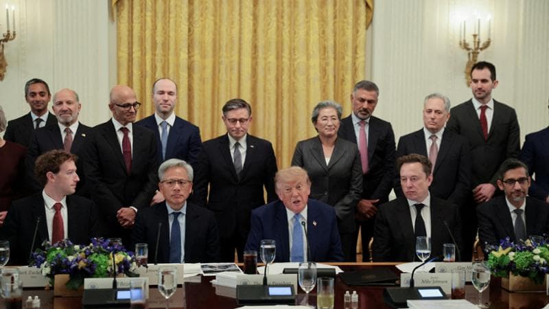 Trump e i leader dell’IA: “Regole volontarie ma no a nuovi paletti”. E si chiamerà “superintelligenza”