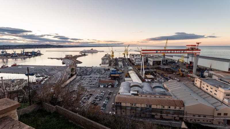 Ancona incidente alla Fincantieri, morto un operaio bruciato da una fiammata. Un altro è gravissimo