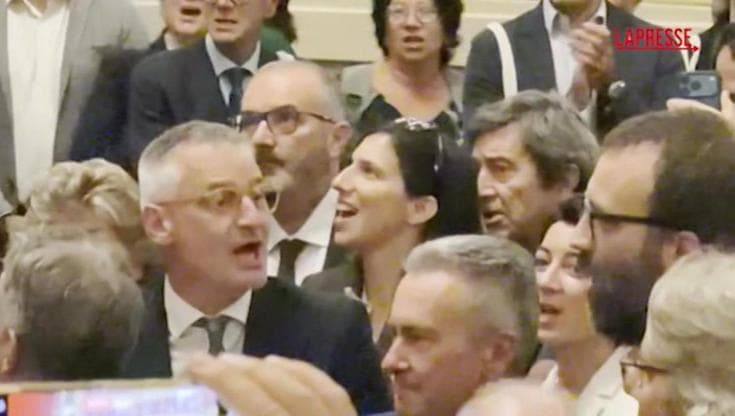 "Bella Ciao" alla Scala per i 120 ani della Cgil: cantano anche Schlein e Fratoianni