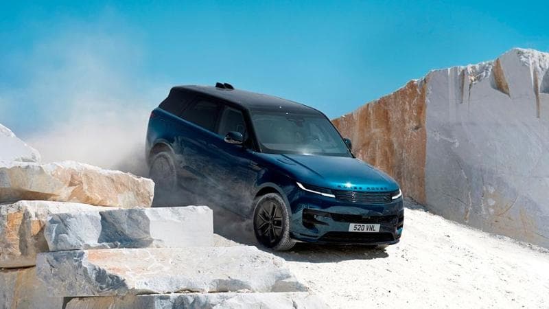 Range Rover accelera sull’elettrico: ora anche la Sport è a batteria