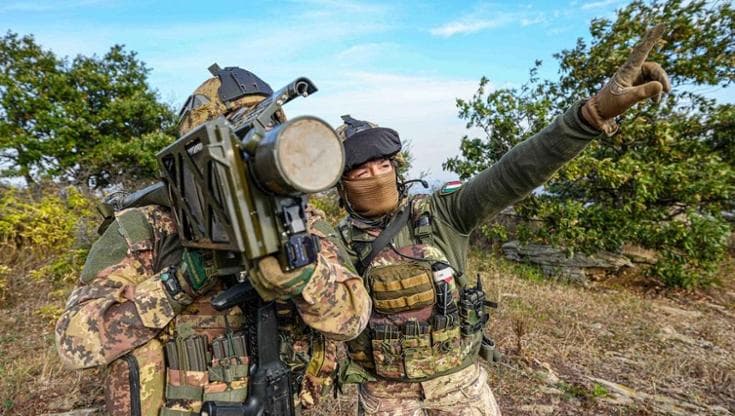 Militari italiani in un’esercitazione Nato