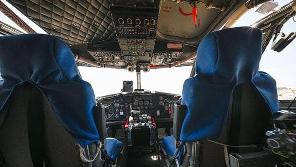 Chi può aprire la porta della cabina di pilotaggio di un aereo e perché solo in un caso è impossibile