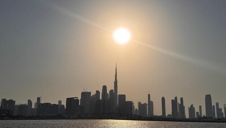 Il Dubai Creek. La città di Dubai, strappata al deserto, vive per 10 mesi anni all’interno, climatizzata @ Gmarcury. Fonte: opera propria