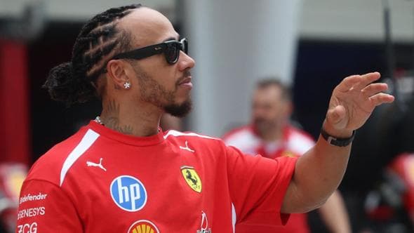 Hamilton difende Vasseur: “Puntate il dito su chi in Ferrari è al di sopra di lui”