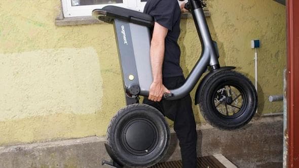 Dalla Finlandia arriva il ciclomotore elettrico che si piega e si porta a casa. Come funziona