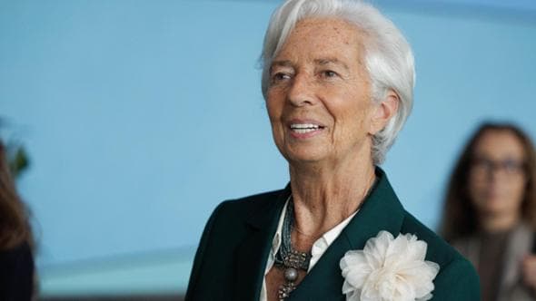 Lagarde sui rischi dell’IA nella finanza: “I modelli possono sfuggire al controllo umano”