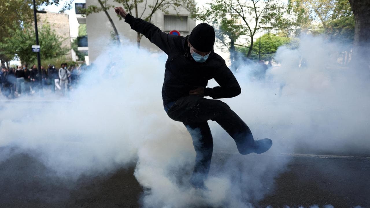 Saint Denis, il liceo dove è partita la rivolta degli studenti: “Qui più topi che insegnanti” | Cosa è accaduto