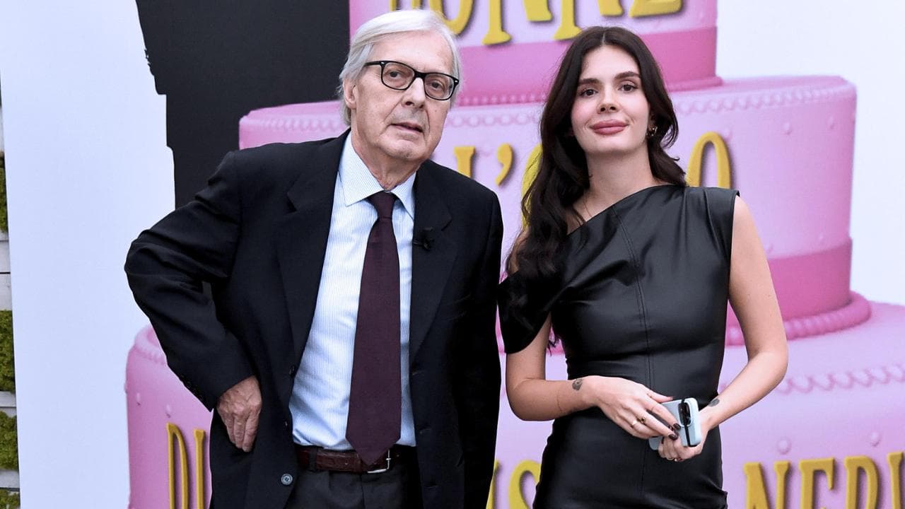 Sgarbi in rianimazione, l’ira della figlia Evelina: “Colpa di chi lo ha esibito tutta l’estate”