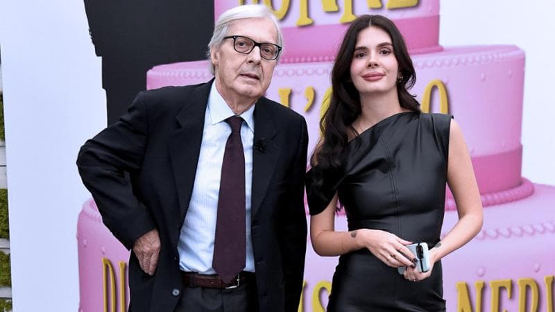 Sgarbi in rianimazione, l’ira della figlia Evelina: “Colpa di chi lo ha esibito tutta l’estate”