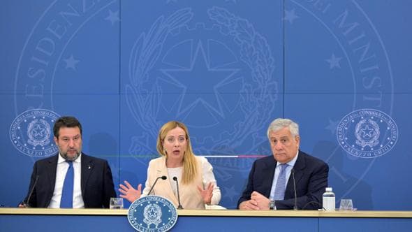 Tensione tra premier e Salvini prima dell’ok allo scostamento. Ma la difesa perde 8 miliardi