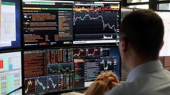 Le Borse di oggi, 2 ottobre. Spread ancora in rialzo. Il Brent scende sotto i 100 dollari