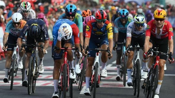 Meno tappe e meno ciclisti per Giro e Vuelta, antidoping con l’IA: così cambierà il ciclismo