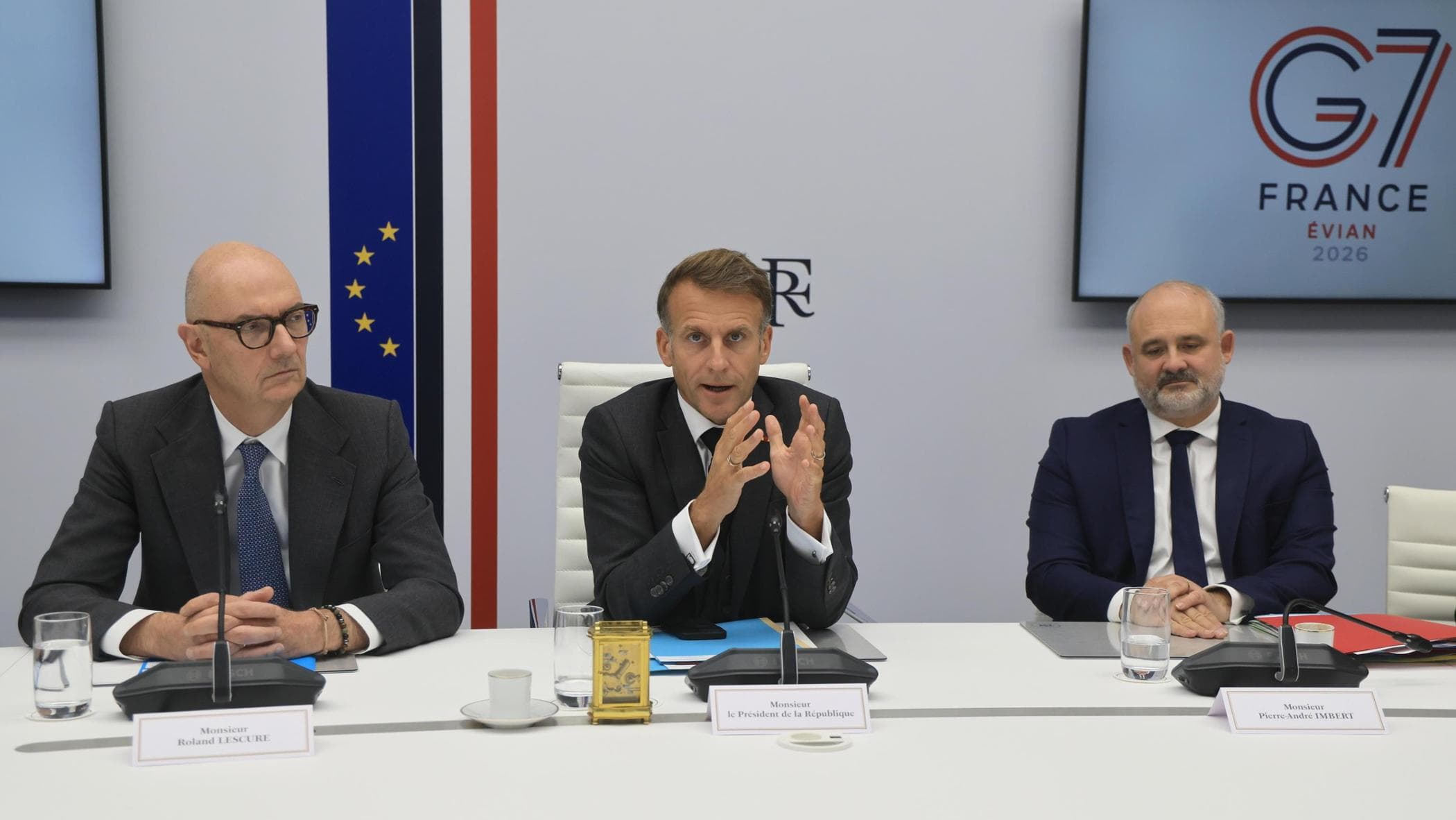 Gasolio, l’Ue cede al pressing di Trump. Macron: “Rilasceremo 100 milioni di barili dalle scorte”