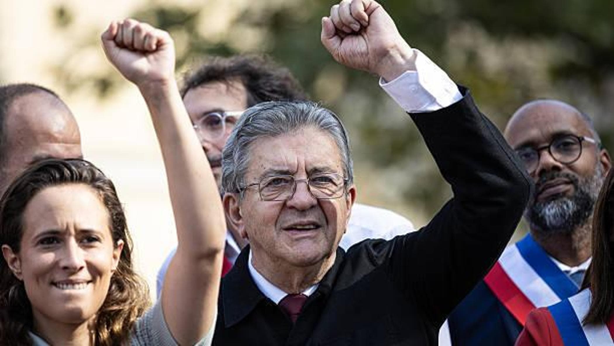 Mélenchon soffia sulla protesta ma “il candidato del disordine” può regalare l’Eliseo a Le Pen